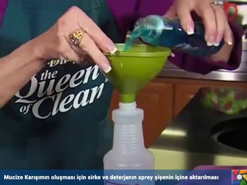 Evde Fayans Temizliği Kabusunuz Olmasın | Mucize Karışım, sirke ve deterjanla beraber sprey şişeye aktarılıyor.