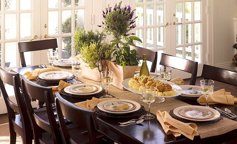 Eve gelecek misafir için nasıl hazırlık yapılmalı? | yemek masası düzeni çok önemli