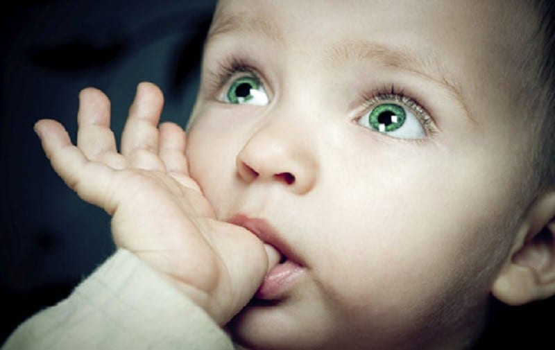 bebeklerin aciktigini nasil anlariz bebekte aclik belirtileri nelerdir